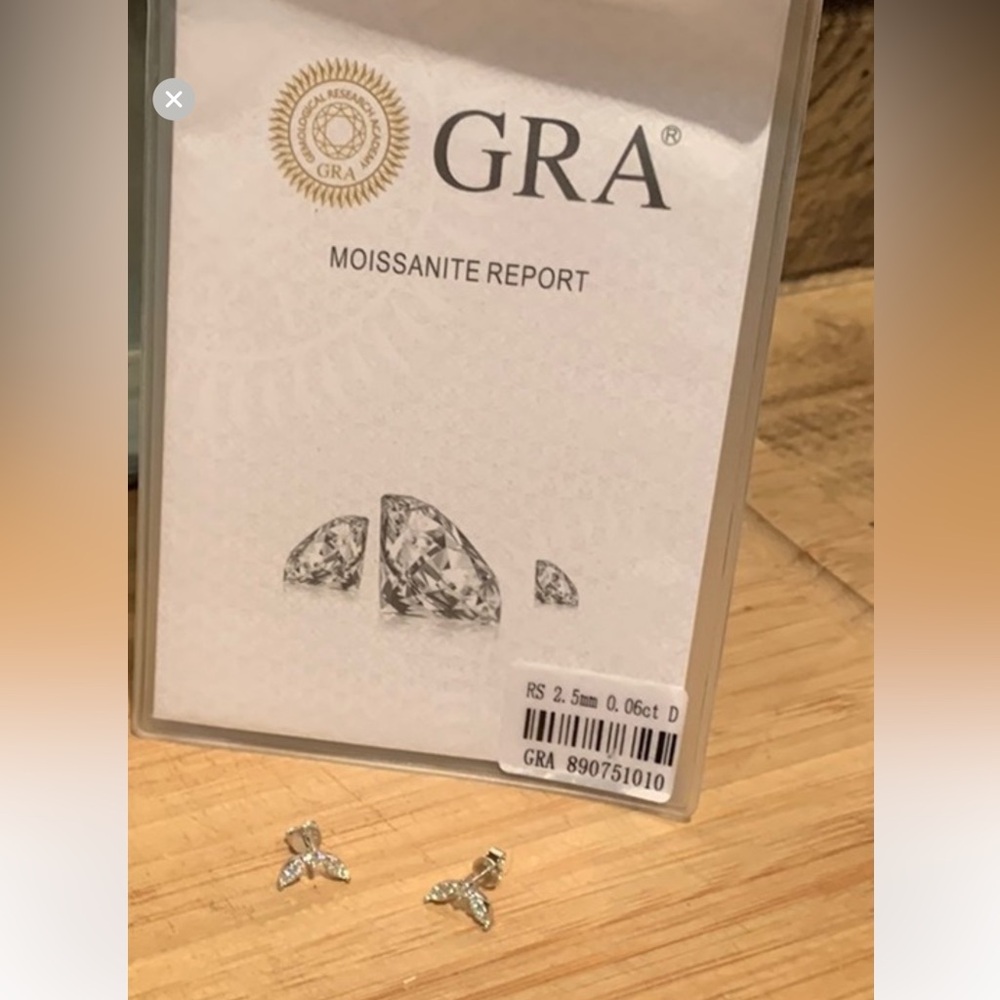 GRA MOISSANITE ERRING